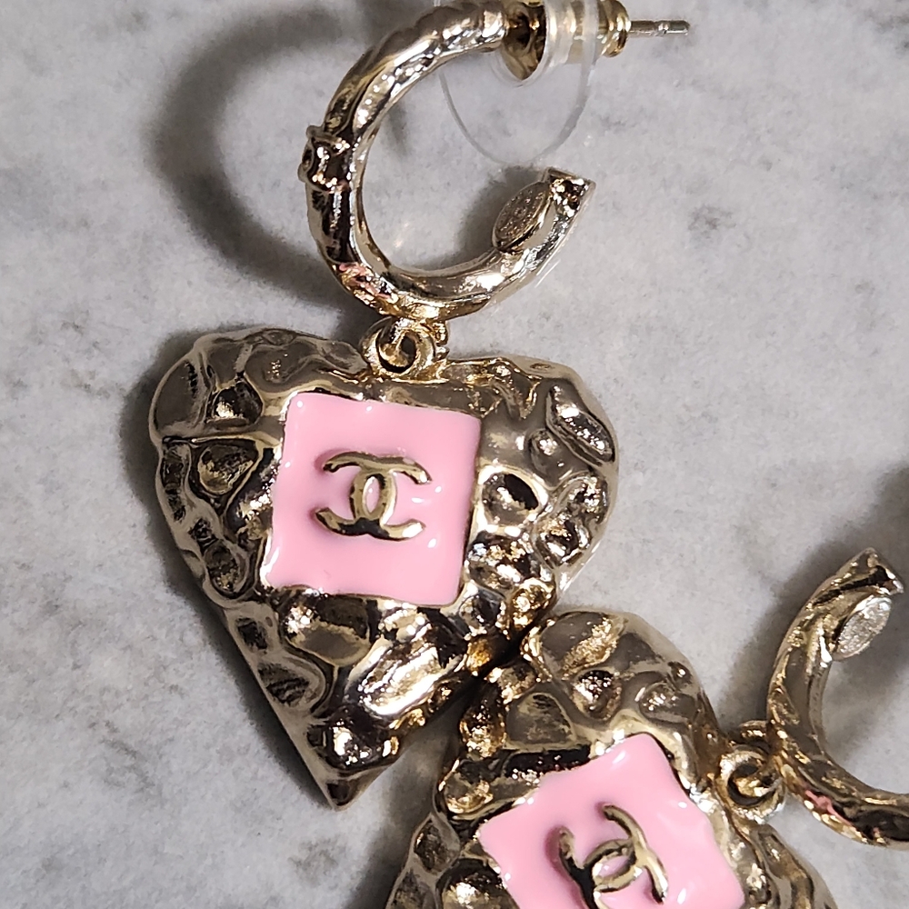 CHANEL Gold-Tone Pink Heart CC Drop Earrings✨️ - Picture 5 of 7